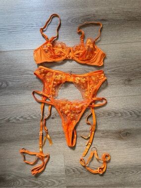 Lounge Underwear "Ava Intimates" orange set